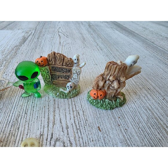 Vintage mini village ghost Halloween alien cat pumpkin skeleton set eraser - Picture 2 of 7
